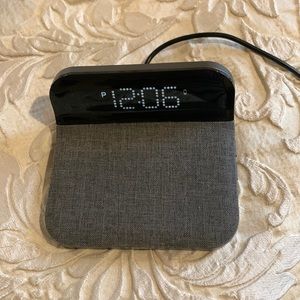 Ihome wireless phone charger and alarm clock